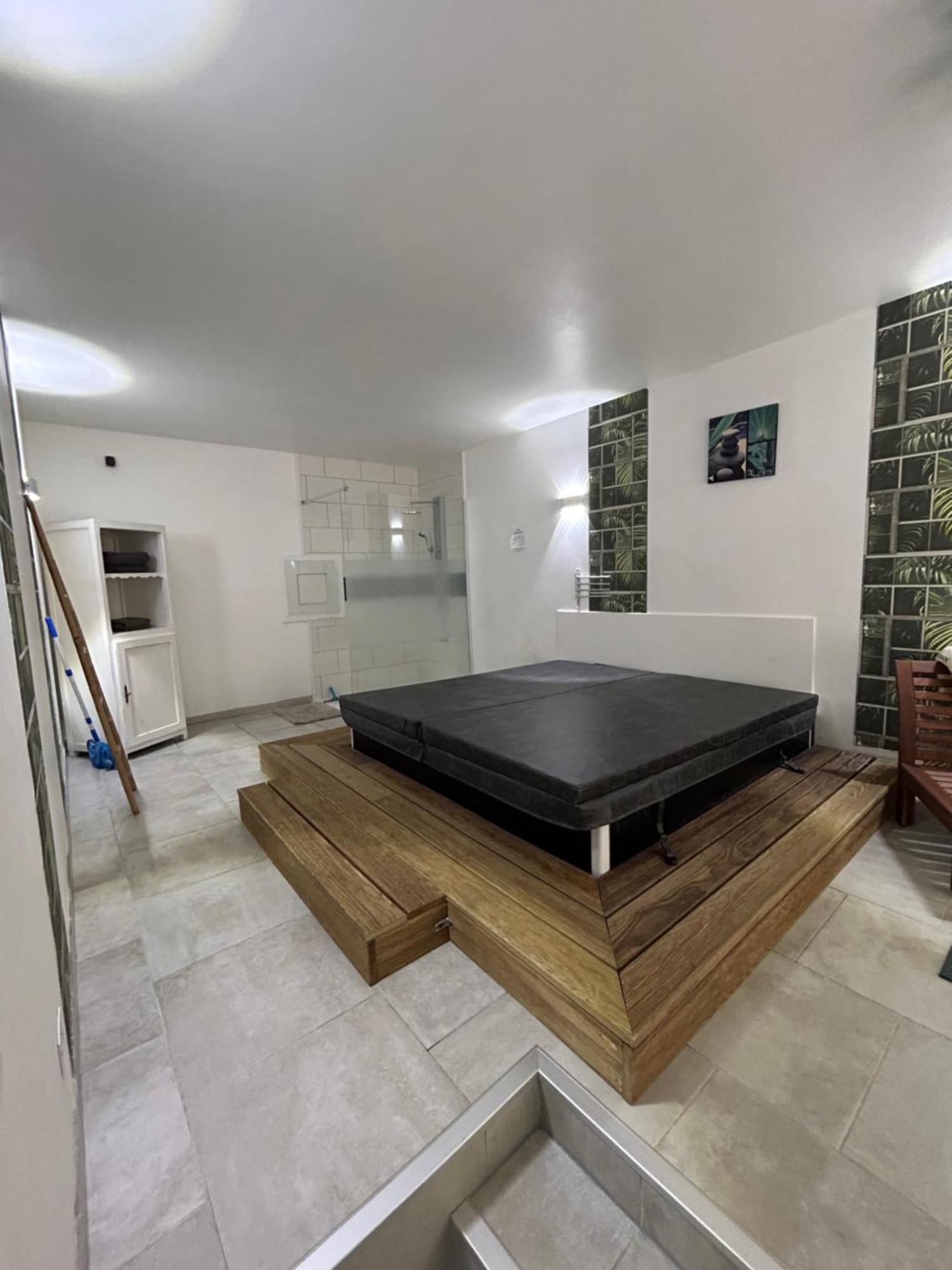 Loft And Spa Les Preaux Buitenkant foto